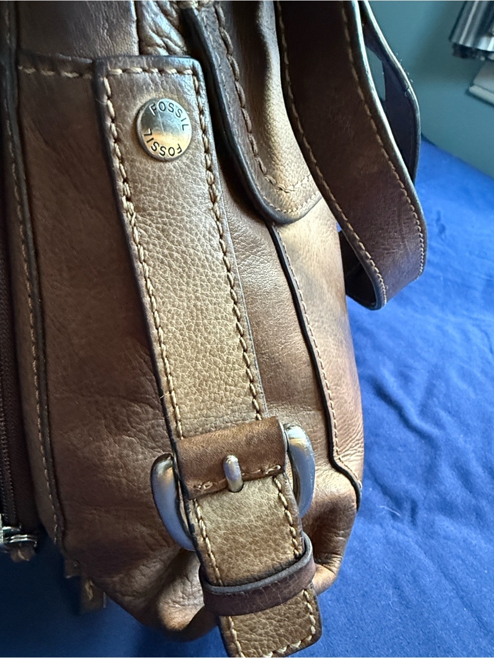 Fossil Brown Leather Crossbody Bag Multi Pocket Buckle Sides Key Charm - Picture 4 of 8